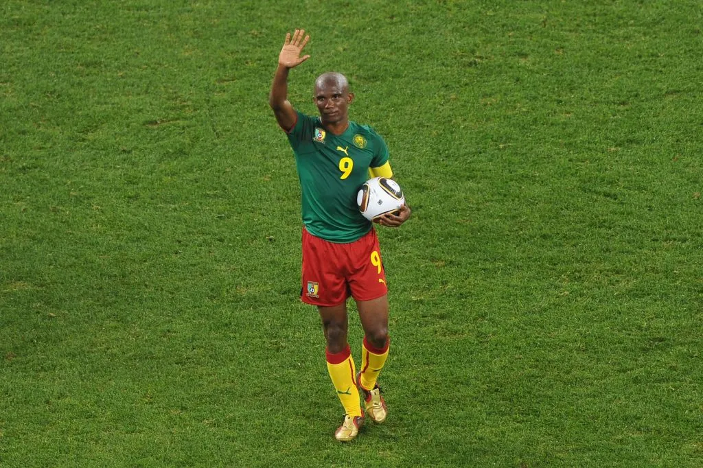 Samuel Eto’o salió bueno para hacer guagüitas, pero malo para cumplir como papá.