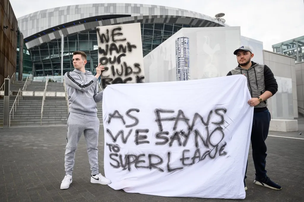 Hace un par de años los hinchas de Inglaterra fueron los primeros en rechazar la Superliga. | Foto: Getty Images.