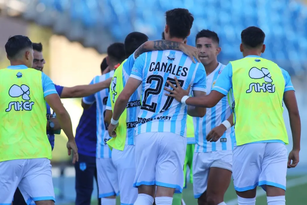 Canales, quien militó en Magallanes en 2023, jugará en la UC | Photosport