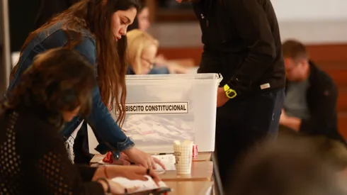 Extranjera se sorprende con votaciones en Chile