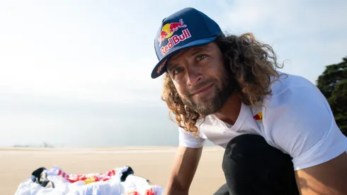 Sebastián Ardilla Álvarez es un expiloto de la Fuerza Aérea de Chile que ahora deslumbra en el paracaidismo a nivel mundial.