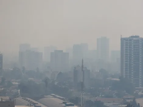 Humo en Santiago: Consejos de autoridades por incendio en Curacaví