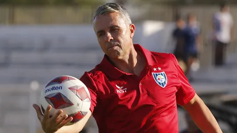 Caamaño critica que Gustavo Álvarez pueda llegar a la U por moda y critica su falta de elite.