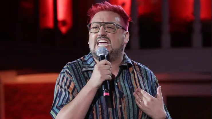 Alex Ortiz se presenta en Viña 2024.