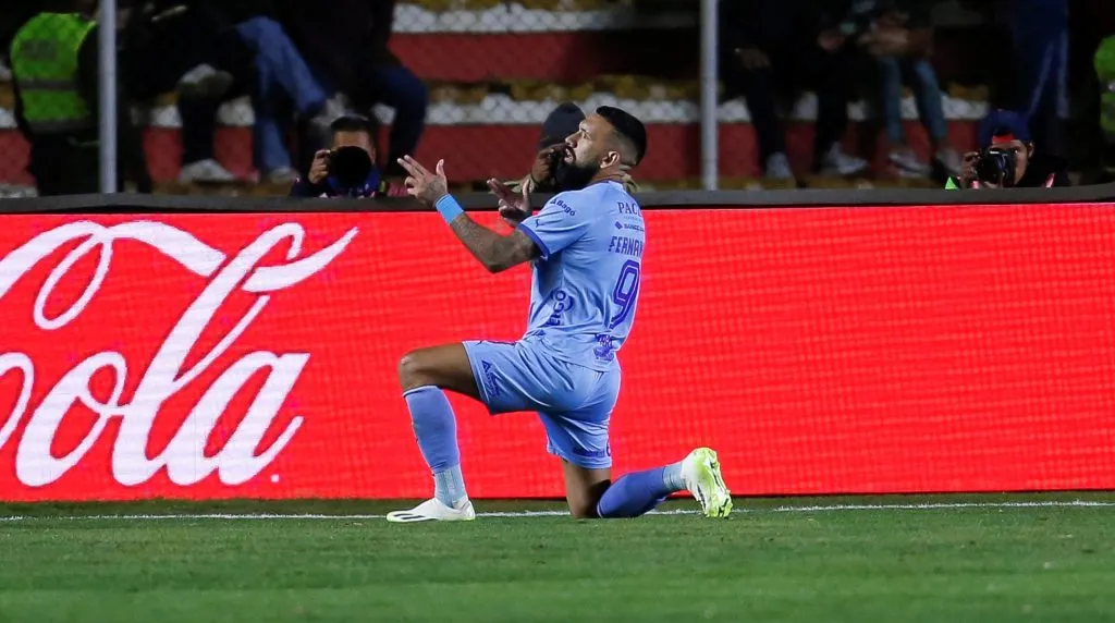 Ronnie Fernández llega a Malasia tras romperla toda en Bolivia. | Foto: Getty Images.