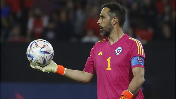 Claudio Bravo hizo una gran donación para ayudar a Nelson Sandoval. | Foto: Photosport