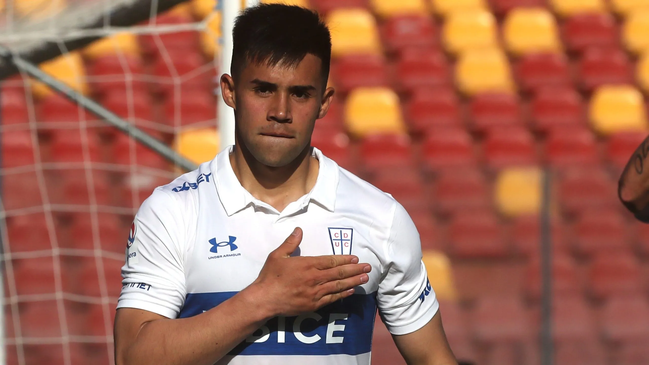 Aravena marcó 13 goles en la temporada 2023 con Católica. | Foto: Photosport