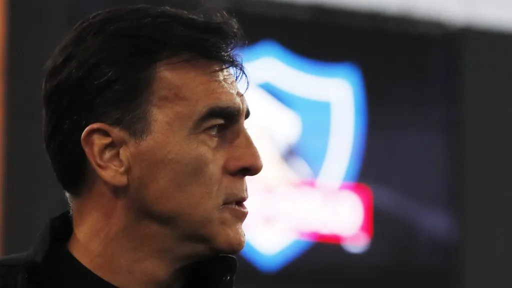 Colo Colo se quedó sin técnico tras no renovarle a Gustavo Quinteros y no tiene entrenador para la Copa Libertadores. Foto: Photosport.