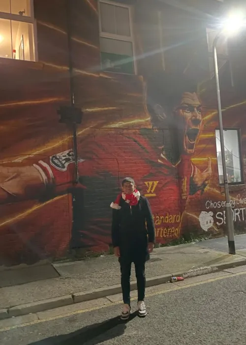 El capitán de Colo Colo dijo presente en Anfield. | Foto: @estebanpavez8.