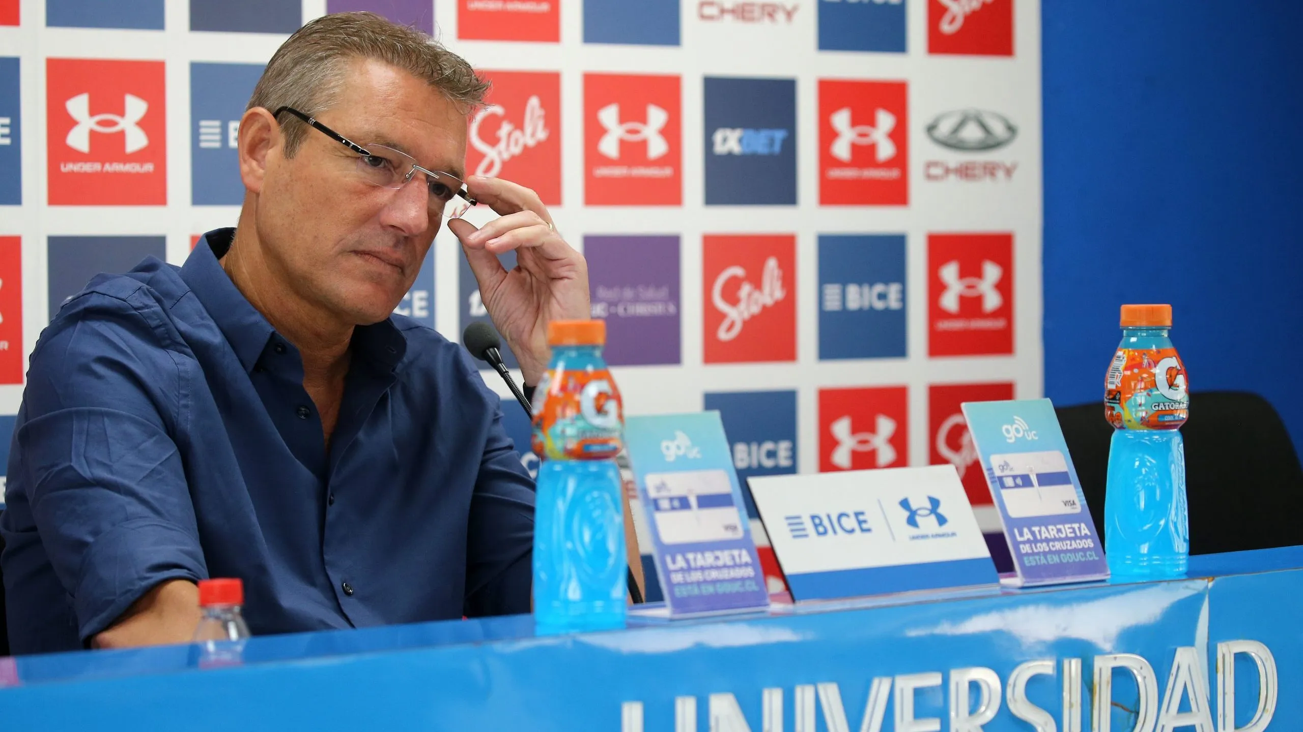 José María Buljubasich en la conferencia de prensa que ofreció para entregar un balance deportivo de la temporada 2023 de la UC. (Javier Salvo/Photosport).