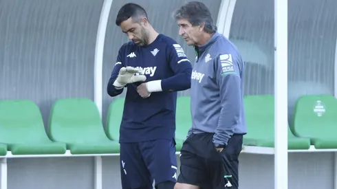 Manuel Pellegrini asegura que es imposible una salida en este mes.