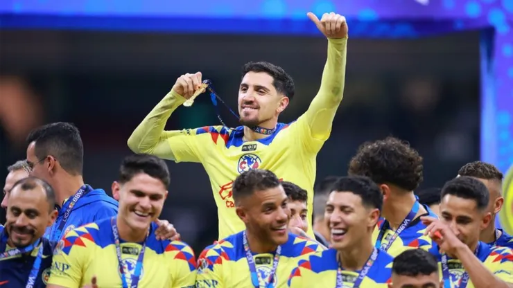 Diego Valdés festeja su título con el América