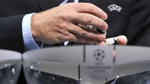 La Champions entra en tierra derecha.