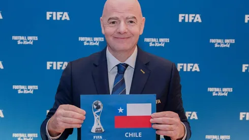 Infantino abrió el sobre con el nombre de Chile