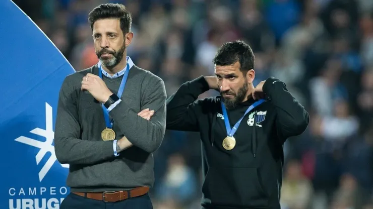 El uruguayo fue ofrecido a Colo Colo con su cuerpo técnico.