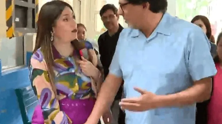 El alcalde se molestó con las preguntas de la periodista.