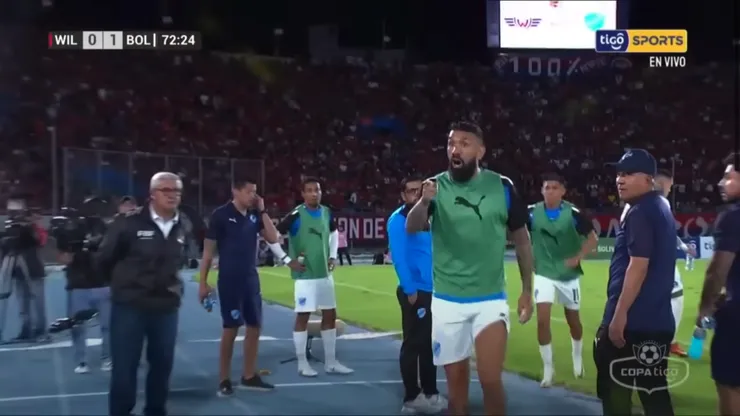 El fuerte reclamo de Ronnie Fernández tras acusar ser víctima de racismo. Increíblemente, el chileno fue expulsado por reclamar eso. | Foto: Captura