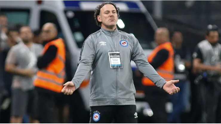 Gabriel Milito toma una decisión sobre sus próximos pasos como DT.