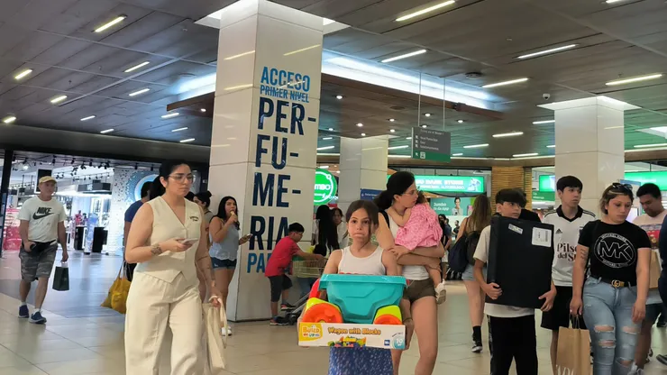 ¿Hasta qué hora están abiertos los malls y supermercados hoy sábado?