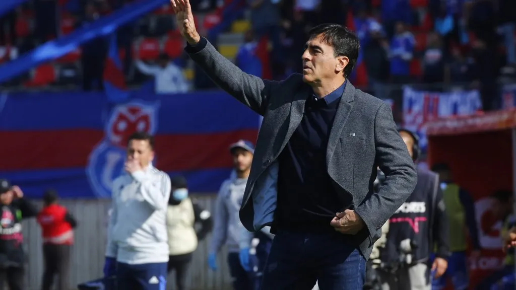 Tras salir de Colo Colo, en la U se interesaron en Gustavo Quinteros y, para Johnny Herrera, es el indicado. Foto: Photosport.