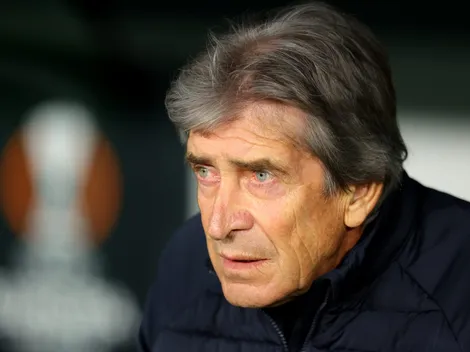 Manuel Pellegrini derrumbado tras quedar fuera de la Europa League