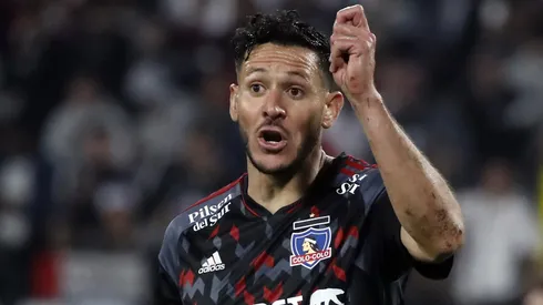 Ramiro González le quita el balón y sale jugando contra un hater de redes sociales.