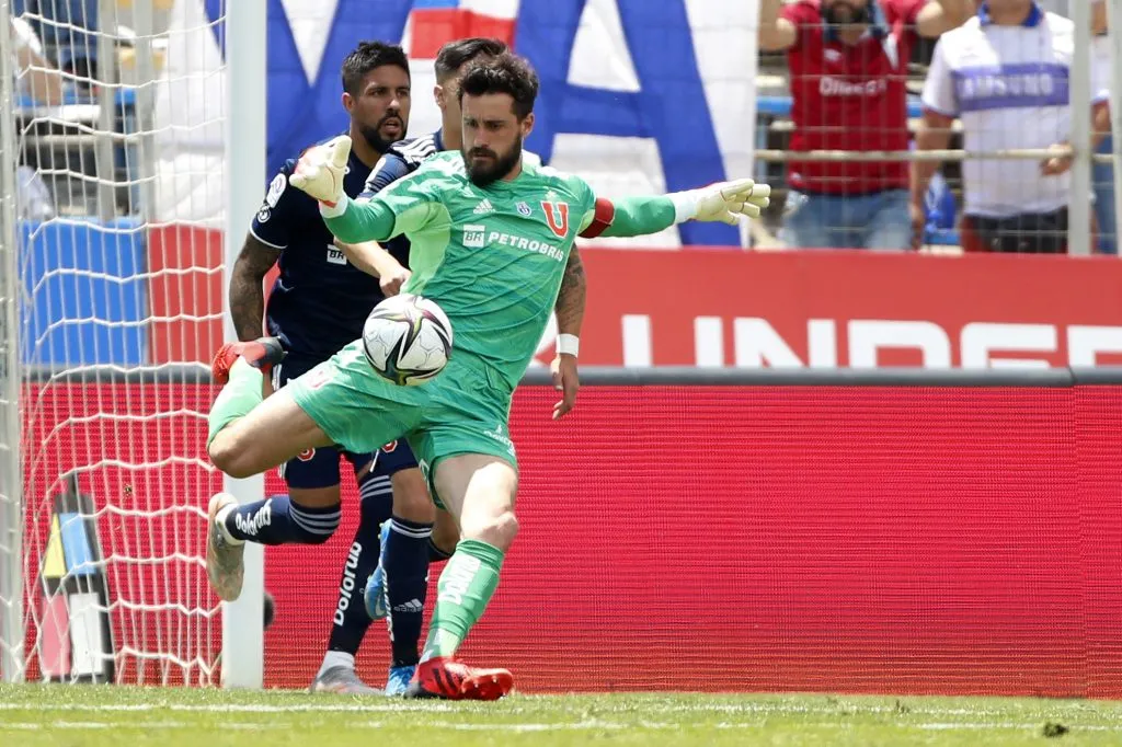 Fernando de Paul llegó a ser capitán de la U en sus años previos a llegar a Colo Colo. | Foto: Photosport.