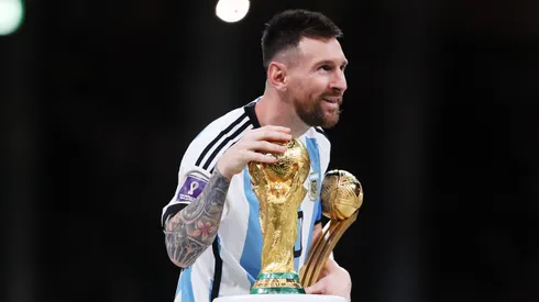 Lionel Messi le regaló una de sus camisetas al jefe del ejército ucraniano.