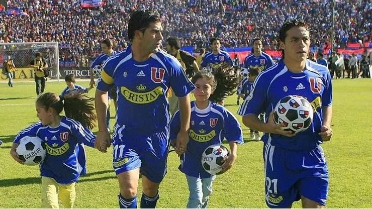 Marcelo Salas quiere ver a la U en lo alto con Charles Aránguiz.