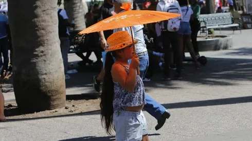 ¡Hasta 35 grados de máxima! Mira el pronóstico del tiempo en Santiago hoy.