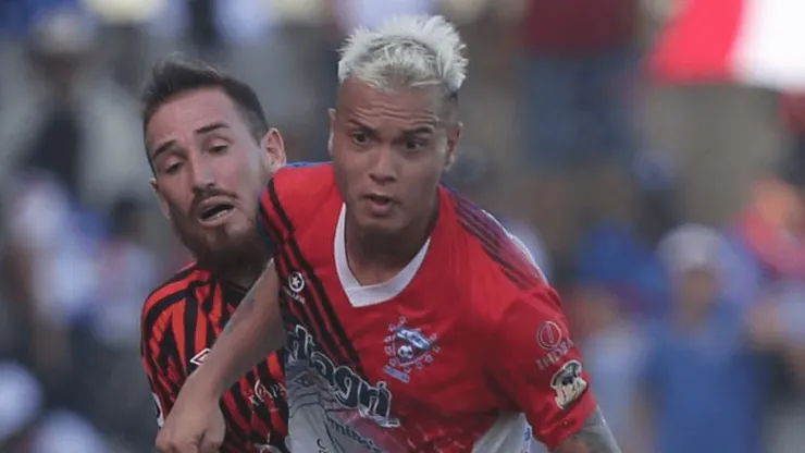 El jugador de 26 años quería volver con su familia a Chile.