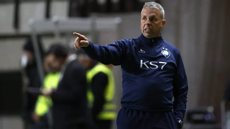 El entrenador de Huachipato debe dar una respuesta cuanto antes.