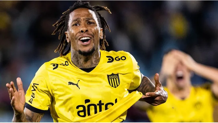 Abel Hernández, el delantero que quiere Colo Colo para 2024.