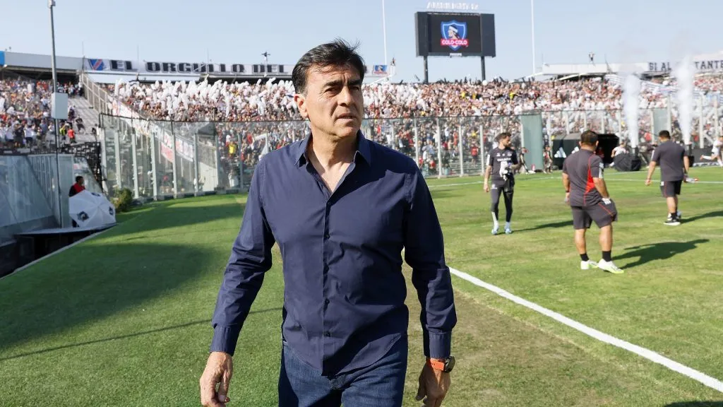 Gustavo Quinteros se acerca a un grande de Argentina.