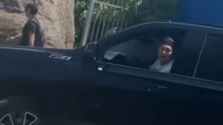 Nicolás Castillo se retira en su camioneta gritando "madre cul..."