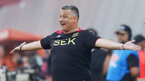 Ronald Fuentes infla el pecho por Unión Española.