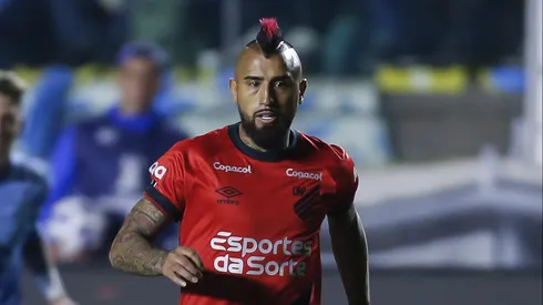 Vidal termina contrato con el Athletico Paranaense de Brasil.