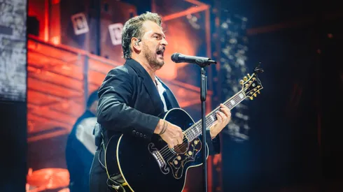 Ricardo Arjona tuvo su retorno a Chile en un recinto repleto de fanáticas y fanáticos.