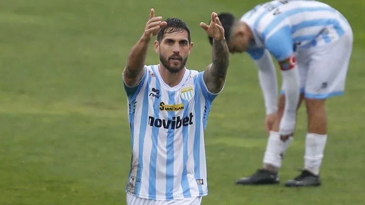 Larrivey quiere seguir en Magallanes