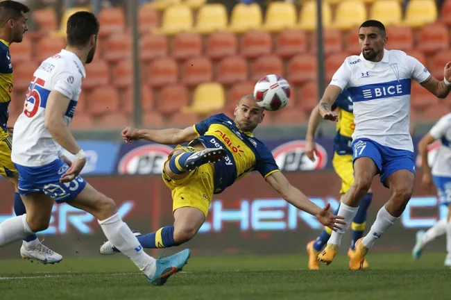 Con 38 años el Sacha demostró seguir vigente en el fútbol chileno. ¿Será el campeón Huachipato su próximo club? | Foto: Photosport.