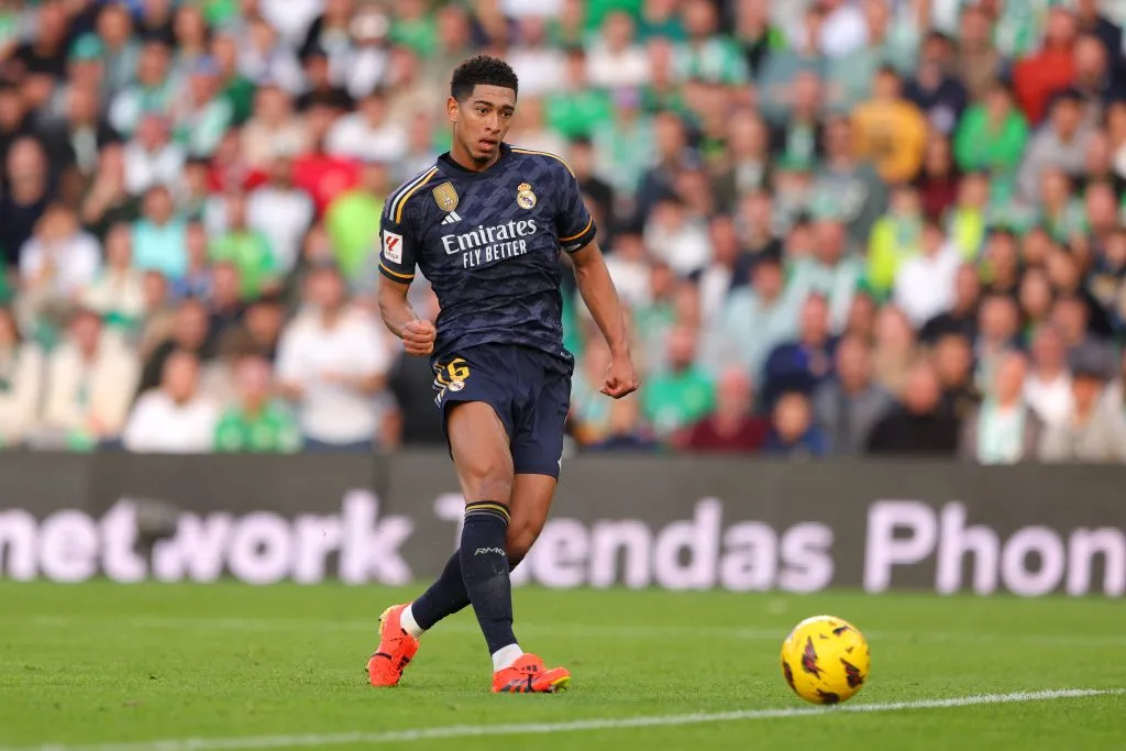 Jude Bellingham define con clase para poner el primer tanto del partido en Sevilla | Getty Images