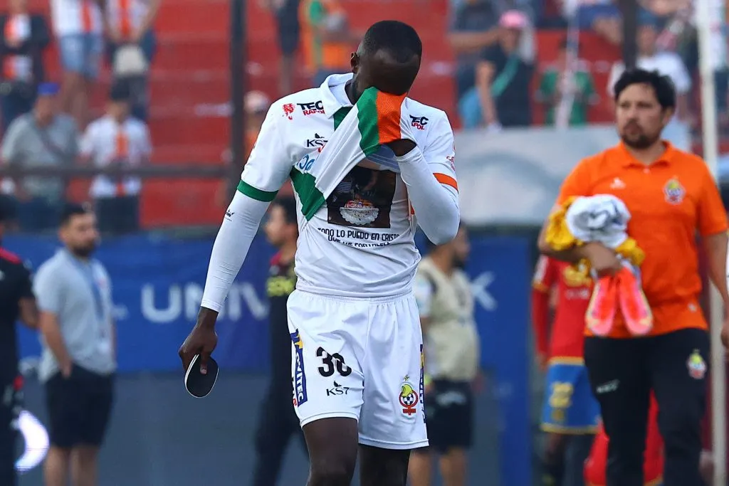 Cecilio Waterman, figura panameña de Cobresal, se retiró en lágrimas del Santa Laura | Photosport