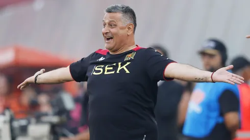 Unión Española bajó a Cobresal y Colo Colo del título.