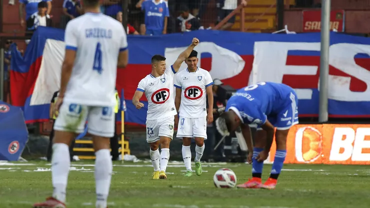 Futbol, Universidad de Chile vs Huachipato. Fecha 1, campeonato Nacional 2023. El jugador de Huachipato Cris Martinez, centro, celebra su gol contra Universidad de Chile durante el partido por la primera division disputado en el estadio Santa Laura. Santiago, Chile. 23/01/2023 Jonnathan Oyarzun/Photosport Football, Universidad de Chile vs Huachipato. 1st date, 2023 National Championship. Huachipato’s player Cris Martinez, center, celebrates his goal against Universidad de Chile during the first division match held at Santa Laura stadium. Santiago, Chile. 01/23/2023 Jonnathan Oyarzun/Photosport