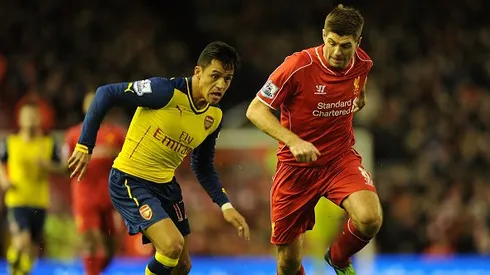 Alexis Sánchez y Steven Gerrard