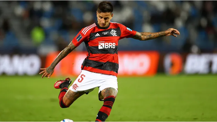 Erick Pulgar, elegido el mejor volante de Brasil en 2023.