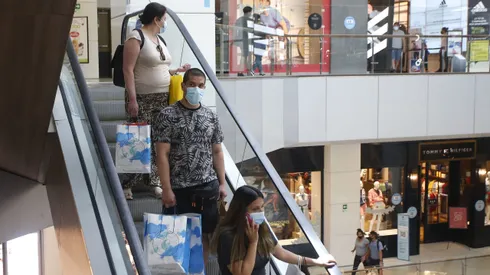¿Cierran los supermercados y malls este viernes 8 de diciembre feriado?
