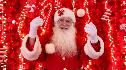 Panoramas navideños: Viejito Pascuero oficial llega al Parque Arauco.