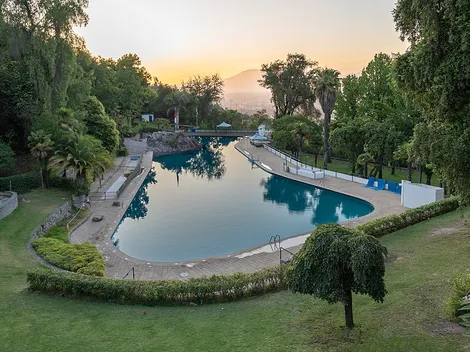 ¿Dónde hay piscinas en Santiago? Los panoramas para verano