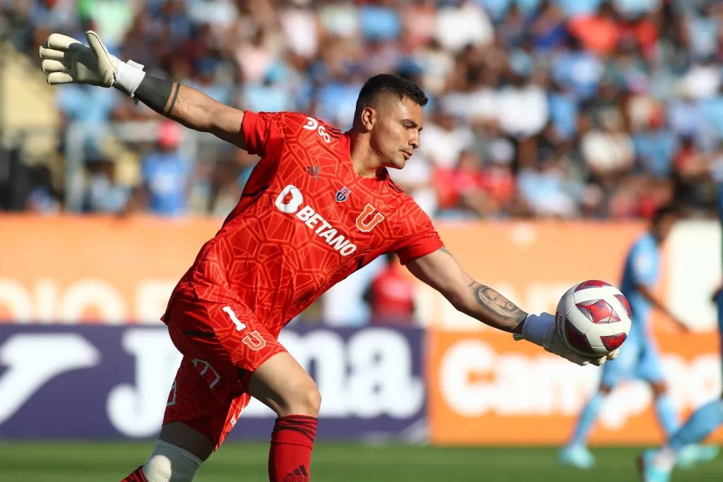 Cristóbal Campos lleva varios partidos sin jugar en Universidad de Chile. | Foto: Photosport.